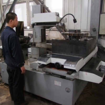 線(xiàn)切割機(jī)床